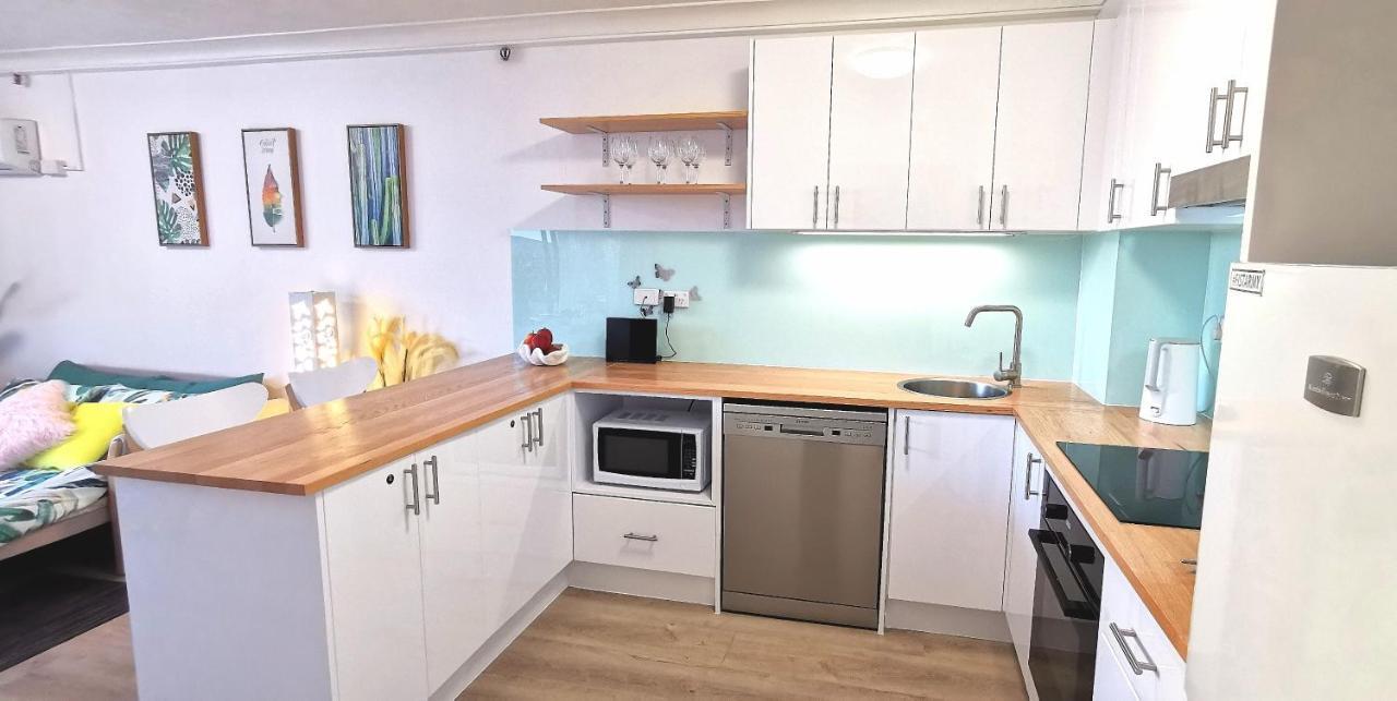 Apartment Beachside Modern In The Heart Of Surfers Paradise -free Parking Gold Coast