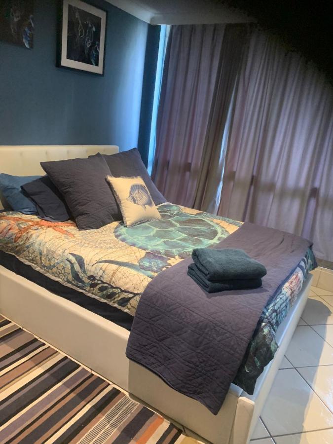 Apartment Oceanfront Unique Sleeps 14 Hear Waves And Enjoy Lorikeets On Balcony *