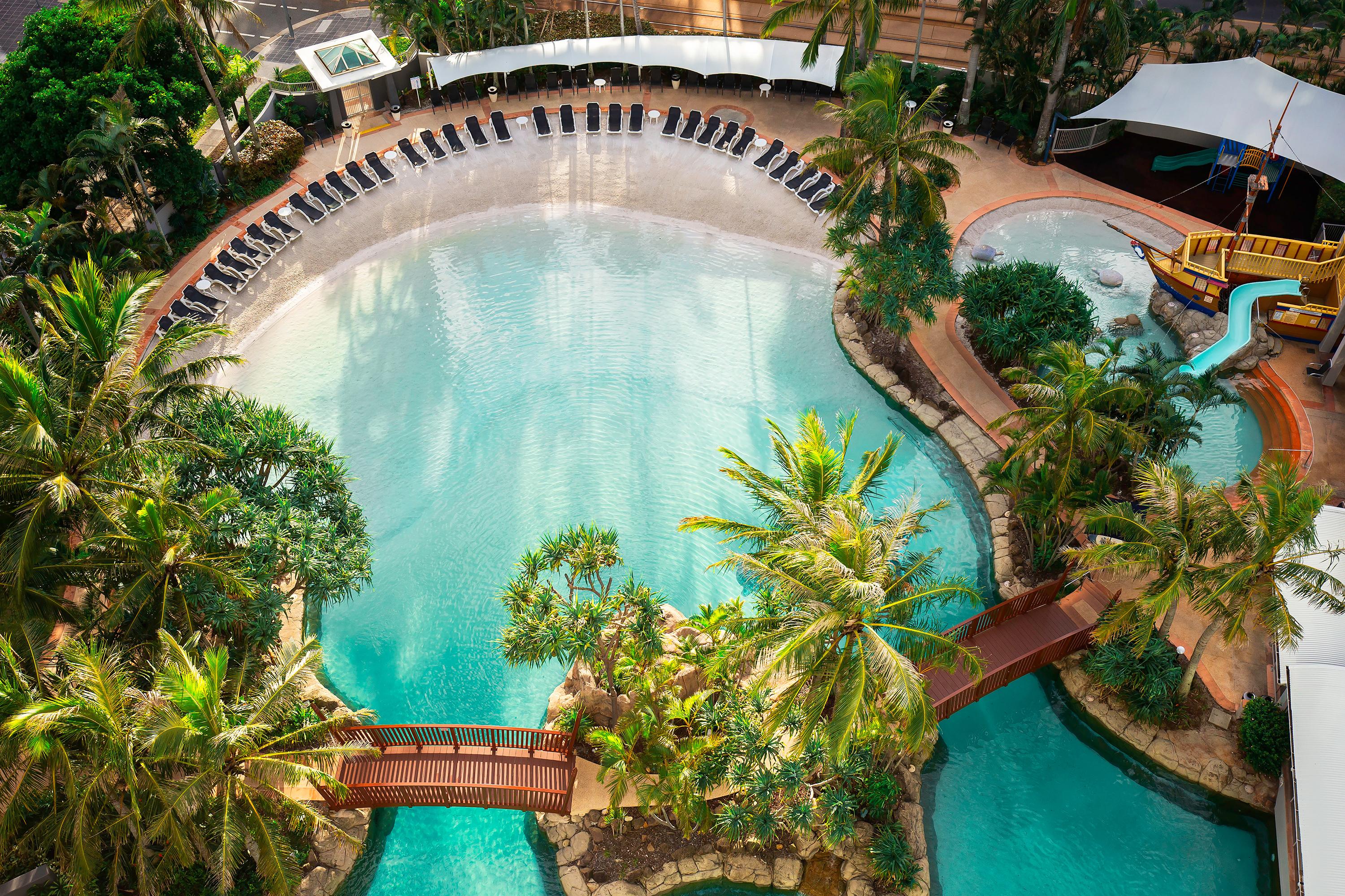 Mantra Crown Towers 4*
