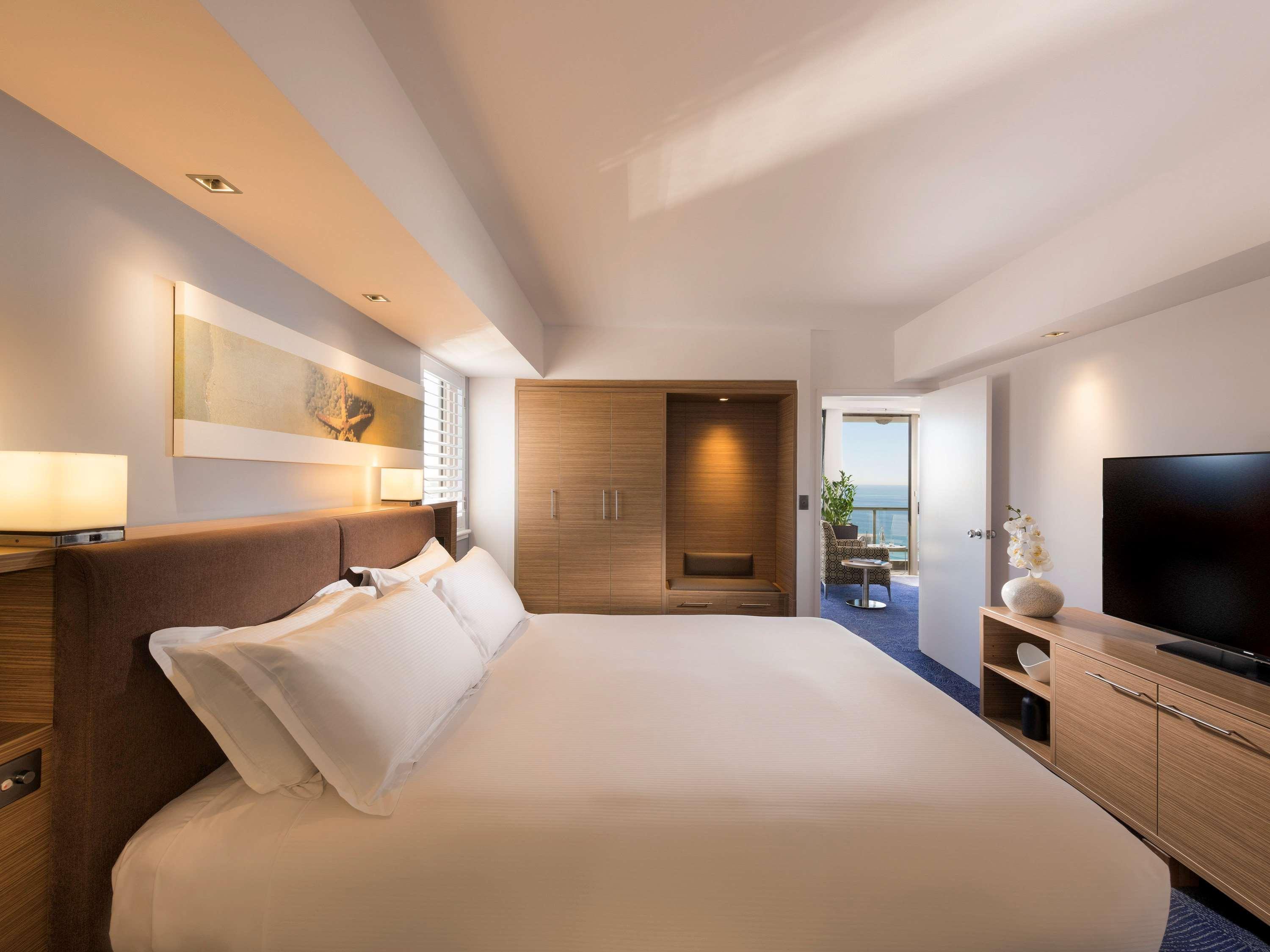 Sofitel Broadbeach 5*
