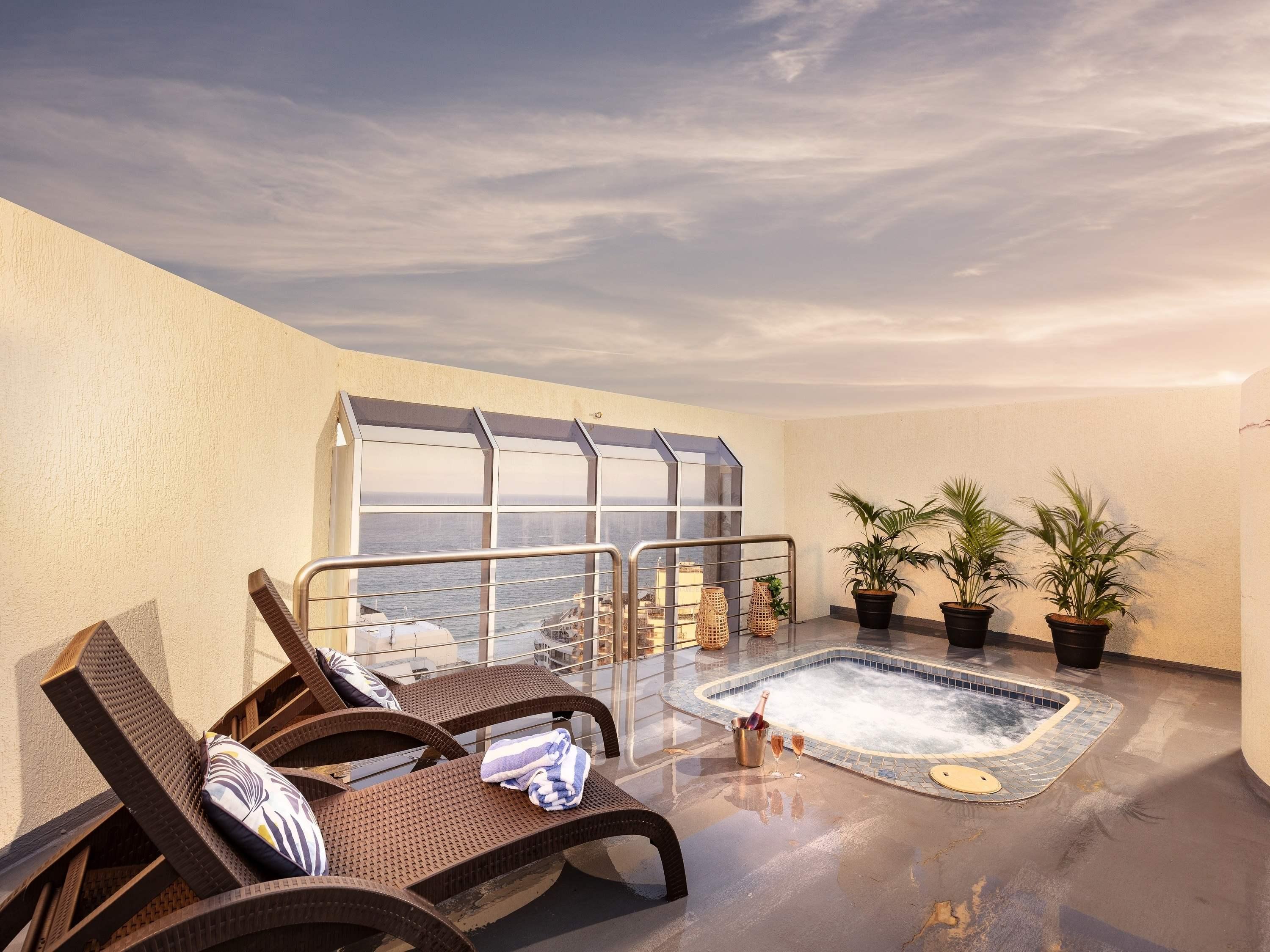 Hotel Novotel Surfers Paradise 4*