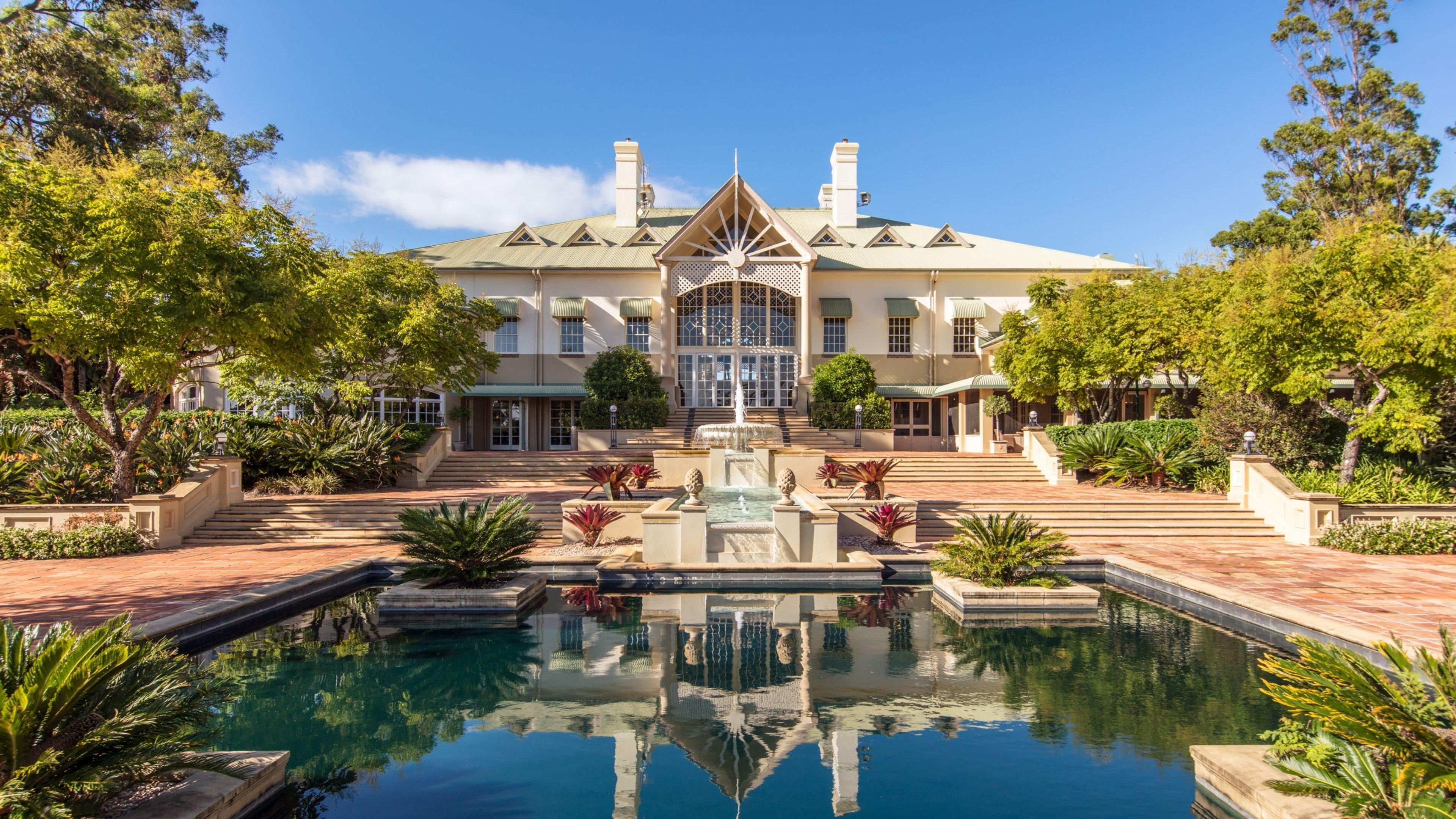 Intercontinental Sanctuary Cove By Ihg 5*