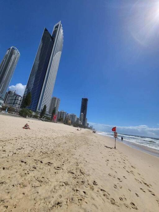 3 Bedroom Surfers Paradise *