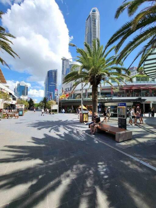 3 Bedroom Surfers Paradise Apartment Gold Coast