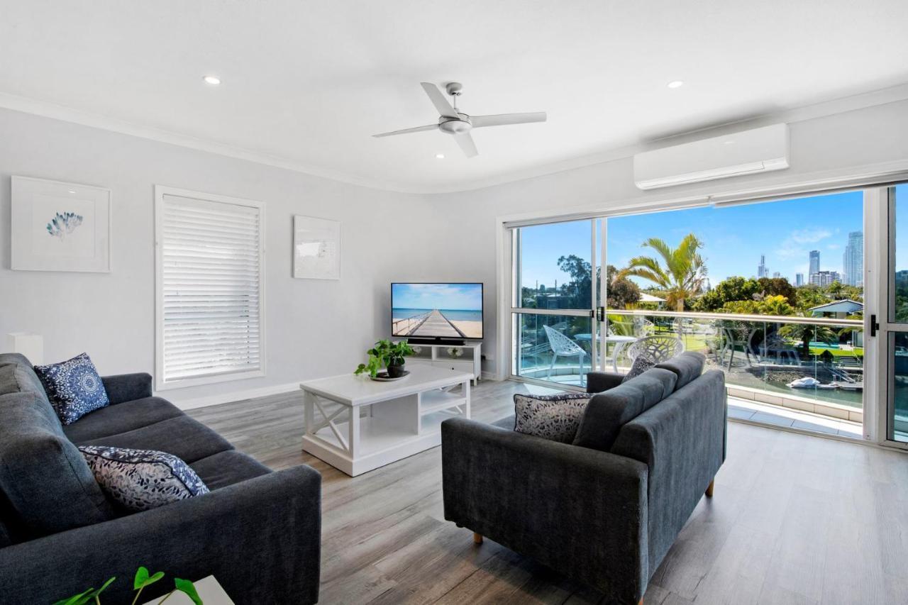 3br Broadbeach Lakefront Apartment Gold Coast
