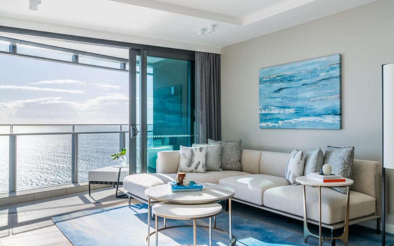 Hotel The Langham, And Jewel Residences