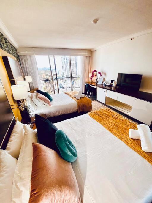 Tropical Lux At Cali Club Apartment Gold Coast