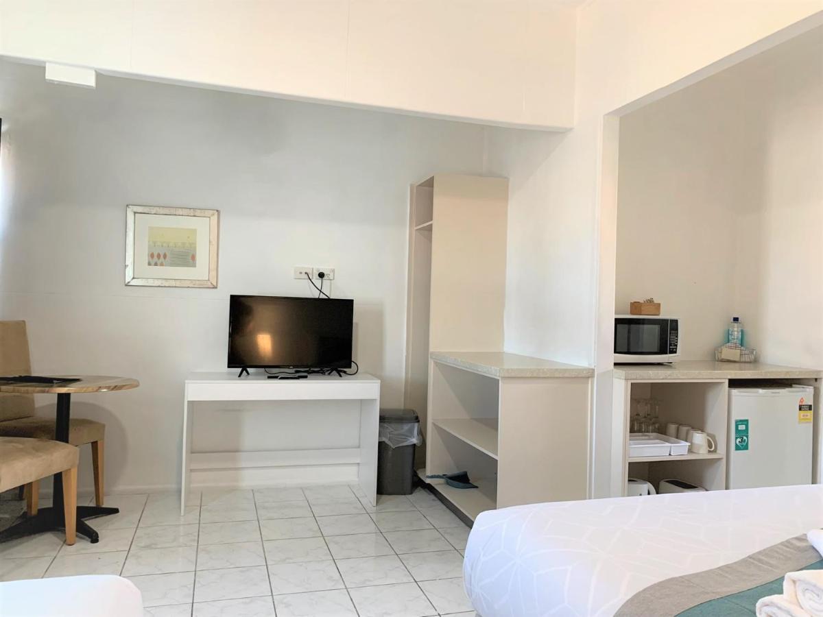 Motel Aqua Blue