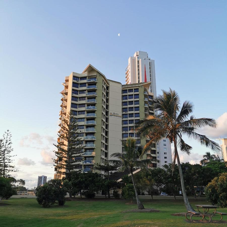 Surfers Hawaiian Gold Coast