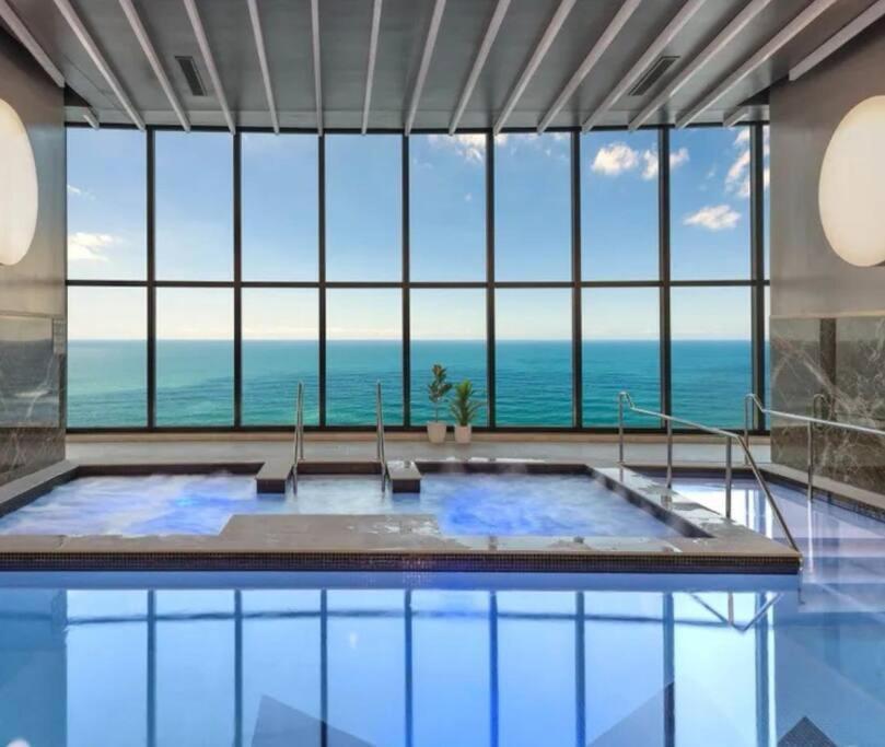 Apartment Surfers Paradise New Beachfront