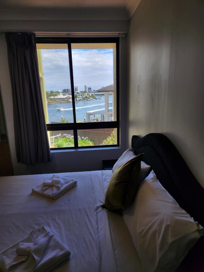 Aparthotel Surfers Hawaiian 3*
