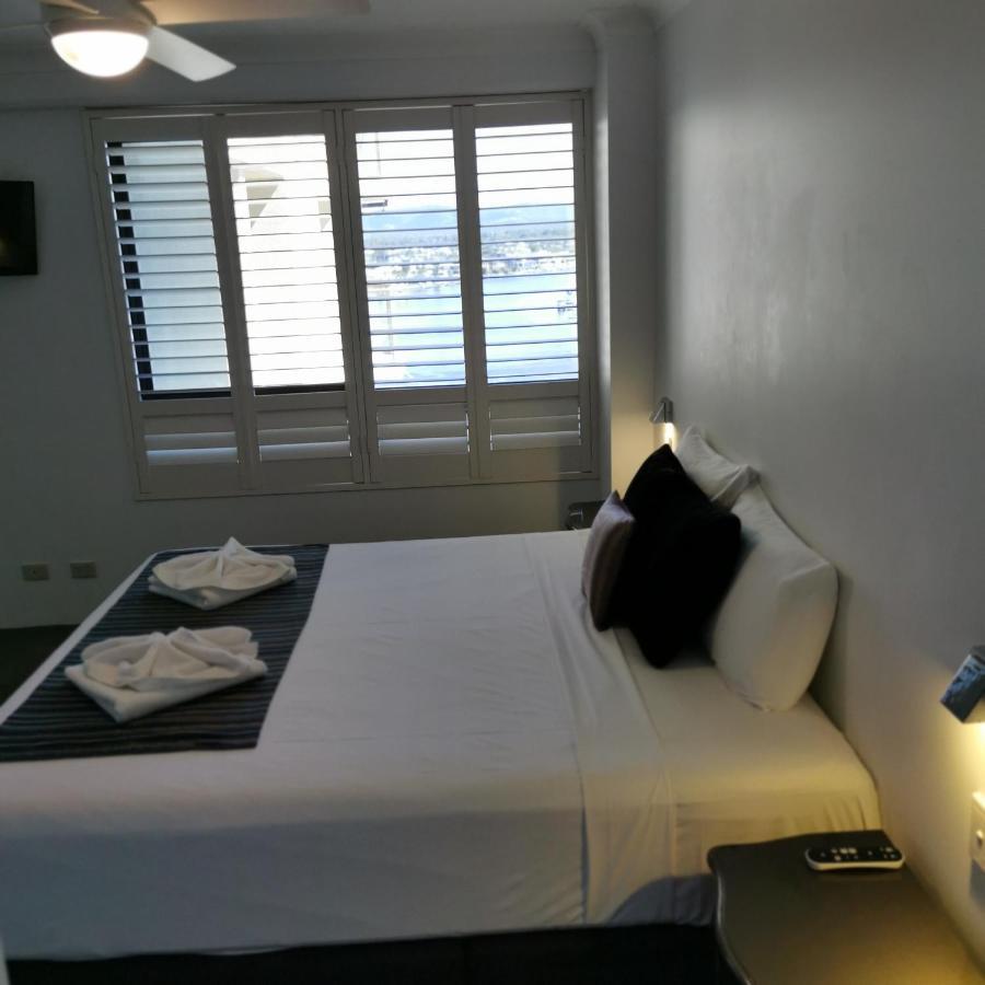 Aparthotel Surfers Hawaiian 3*