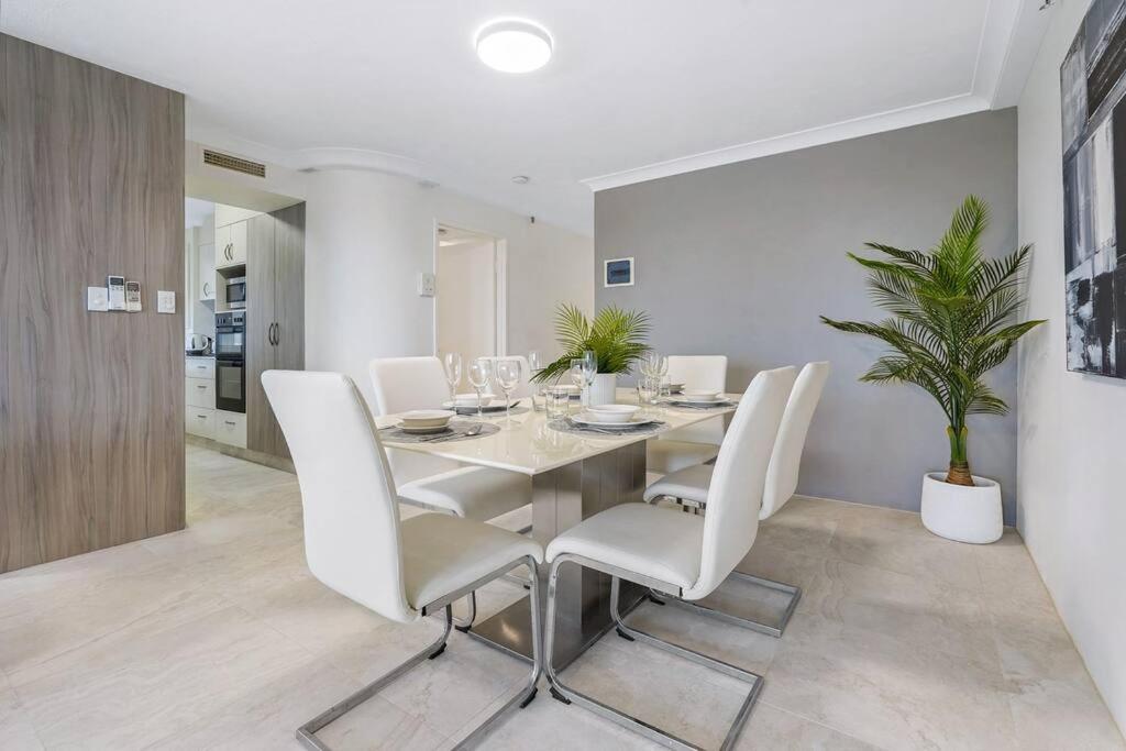 Apartment Zenith 2bd Absolute Beachfront Surfers Paradise Gold Coast