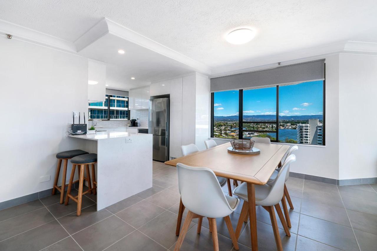 Surfers Century Oceanside Aparthotel Gold Coast