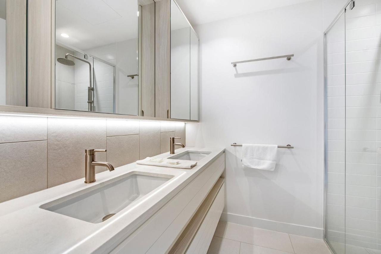 Signature Broadbeach Ocean Views - Coasthm Apartment Gold Coast