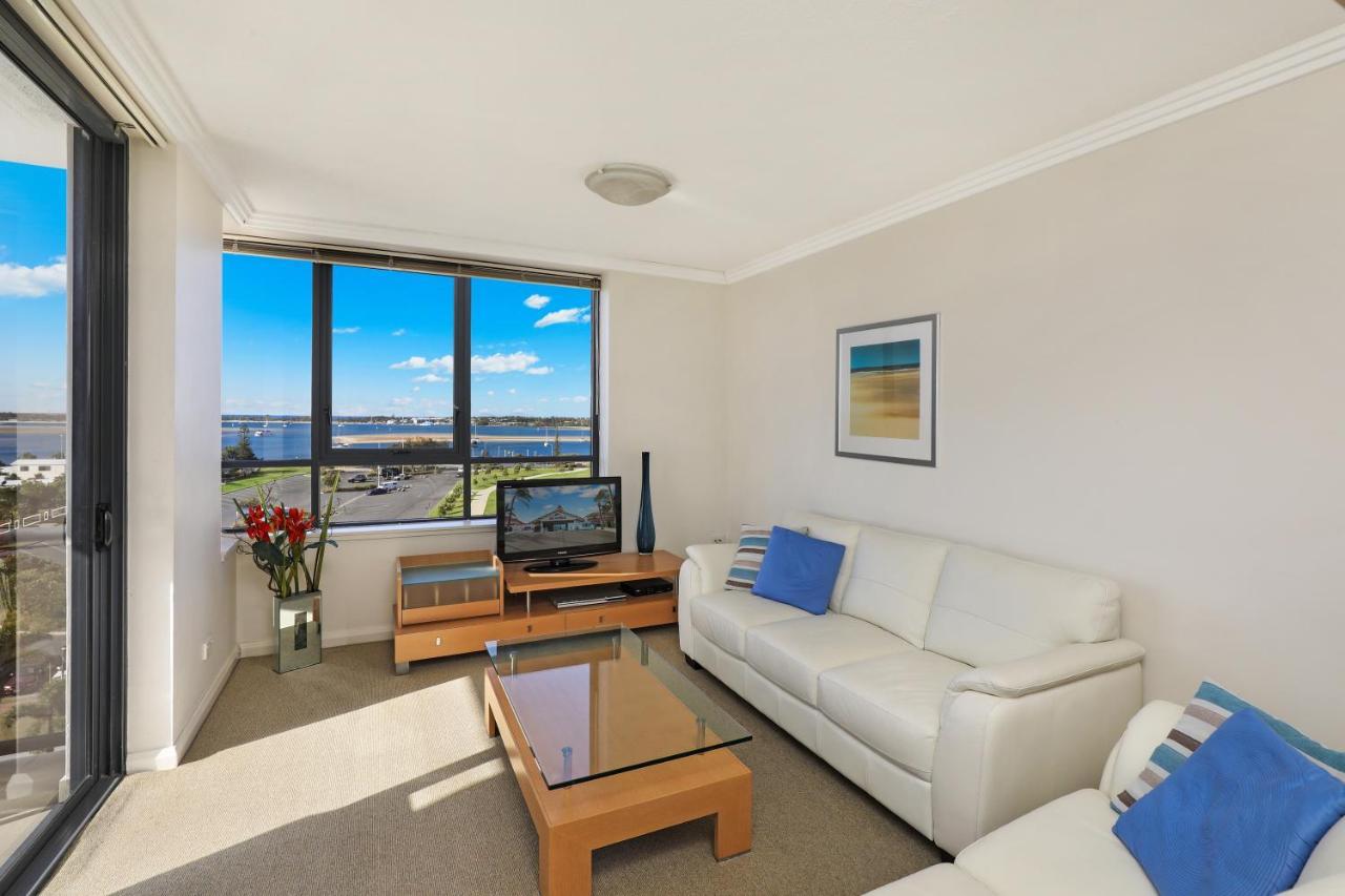 Aqualine On The Broadwater Aparthotel 4*