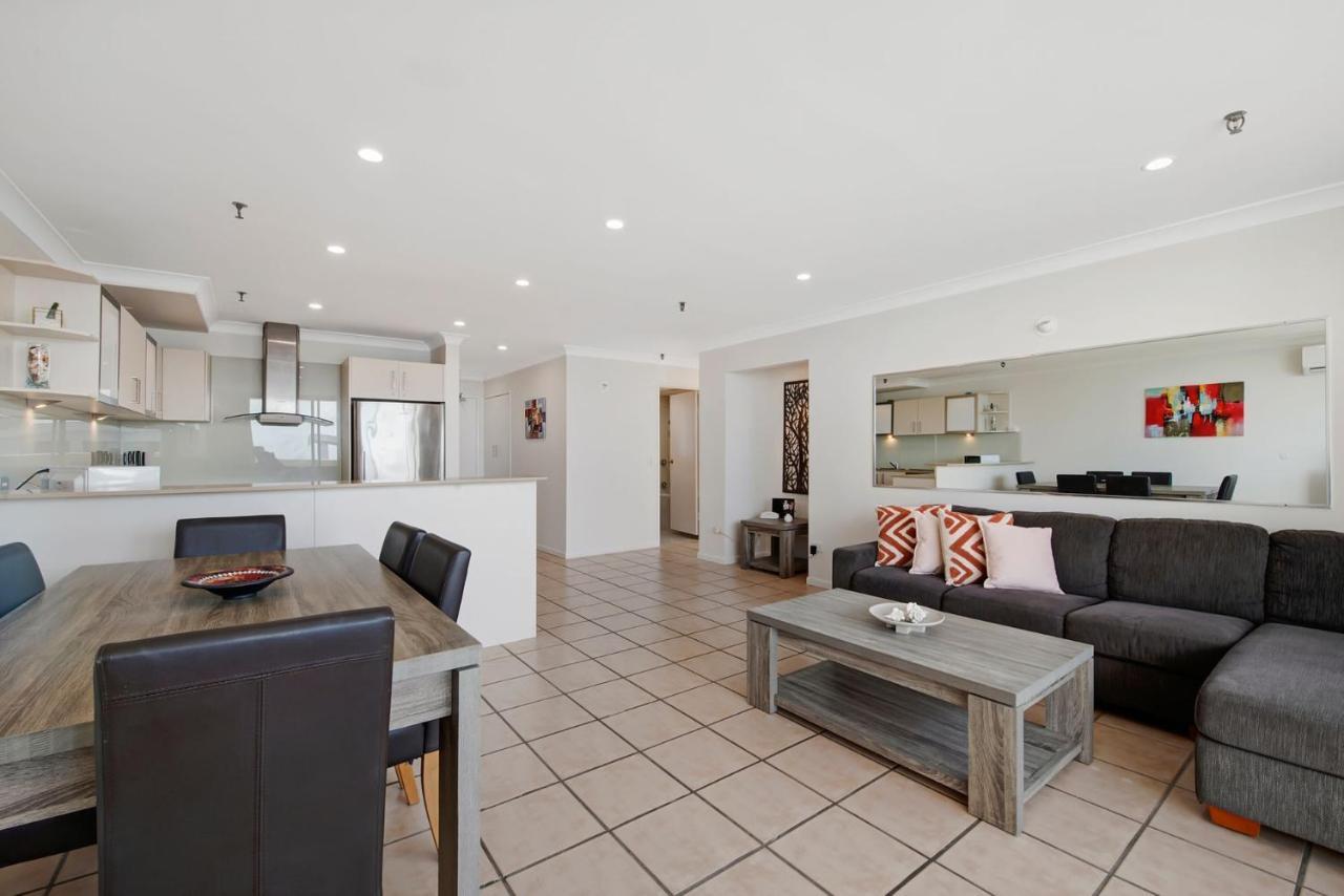 Focus Beachfront 2 Bedroom With Ocean Views *