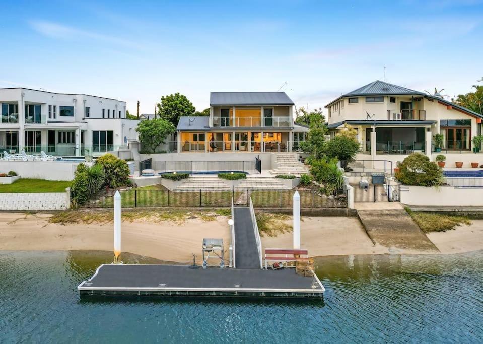 Sorrento Waterfront Retreat,pool Gold Coast