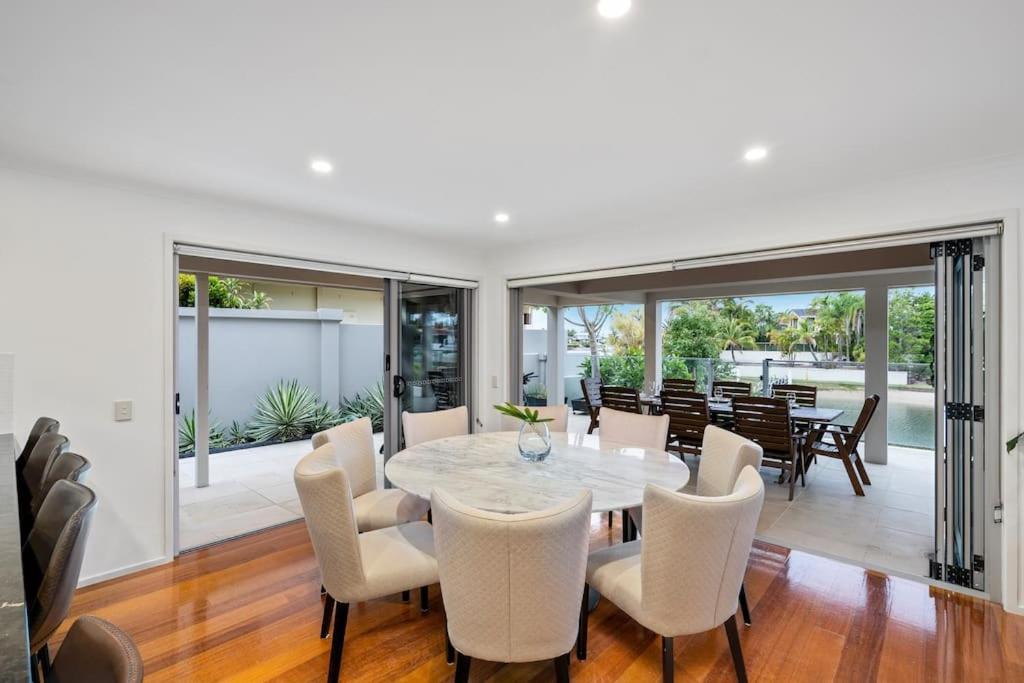 Holiday home Sorrento Waterfront Retreat,pool Gold Coast
