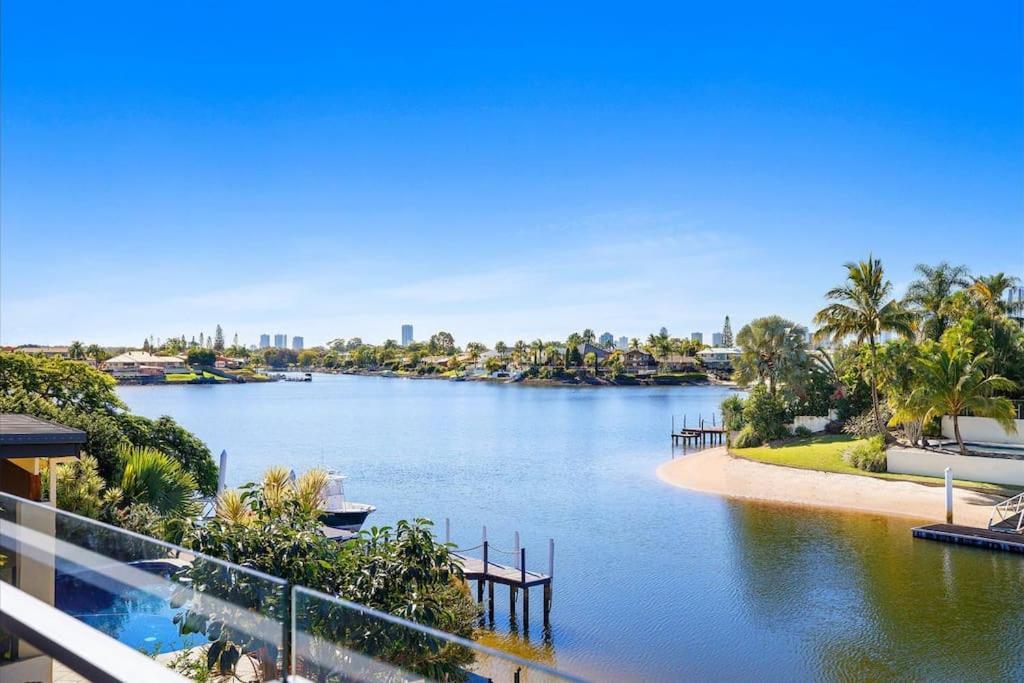 Holiday home Sorrento Waterfront Retreat,pool Gold Coast
