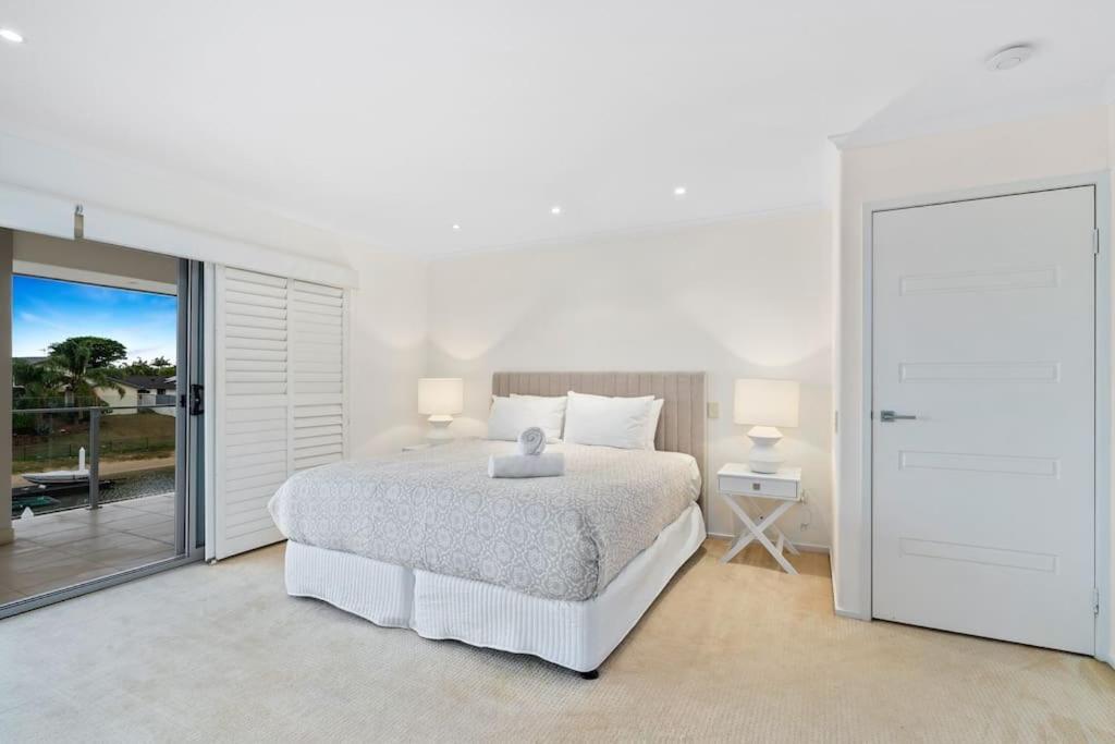 Holiday home Sorrento Waterfront Retreat,pool Gold Coast