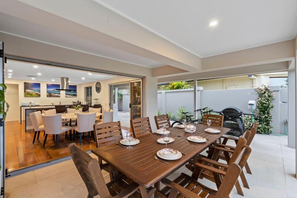 Sorrento Waterfront Retreat,pool Gold Coast