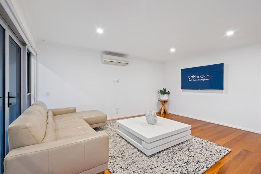 Holiday home Sorrento Waterfront Retreat,pool *