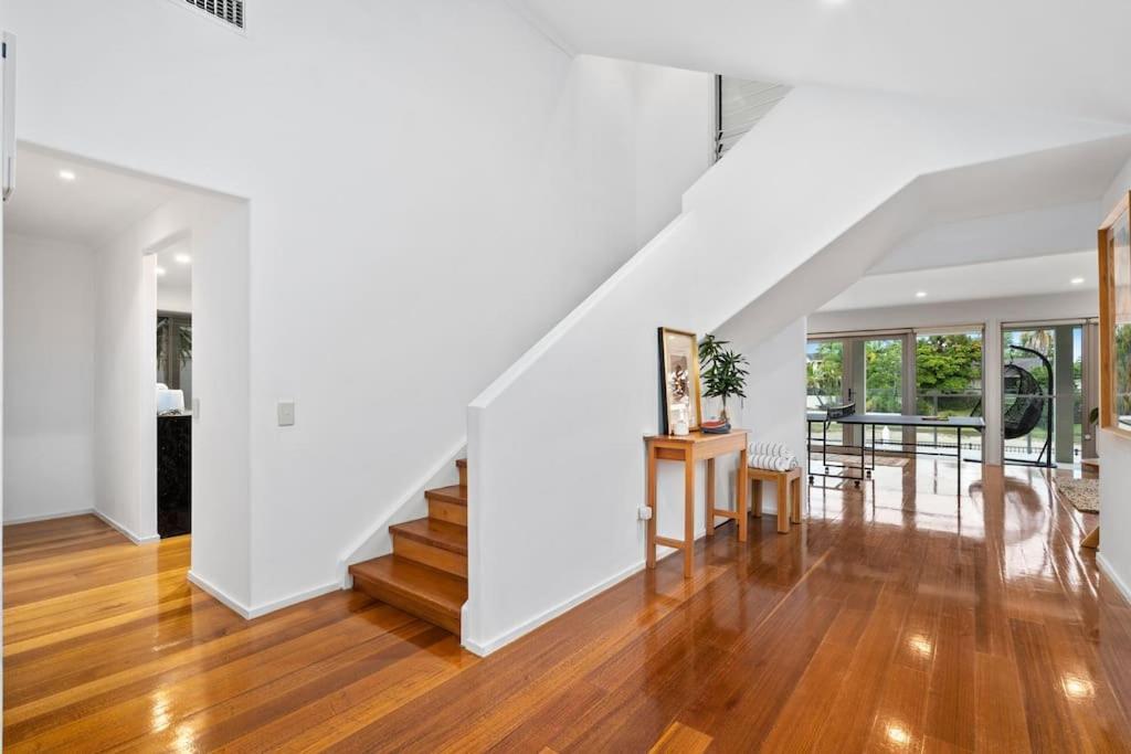 Holiday home Sorrento Waterfront Retreat,pool Gold Coast