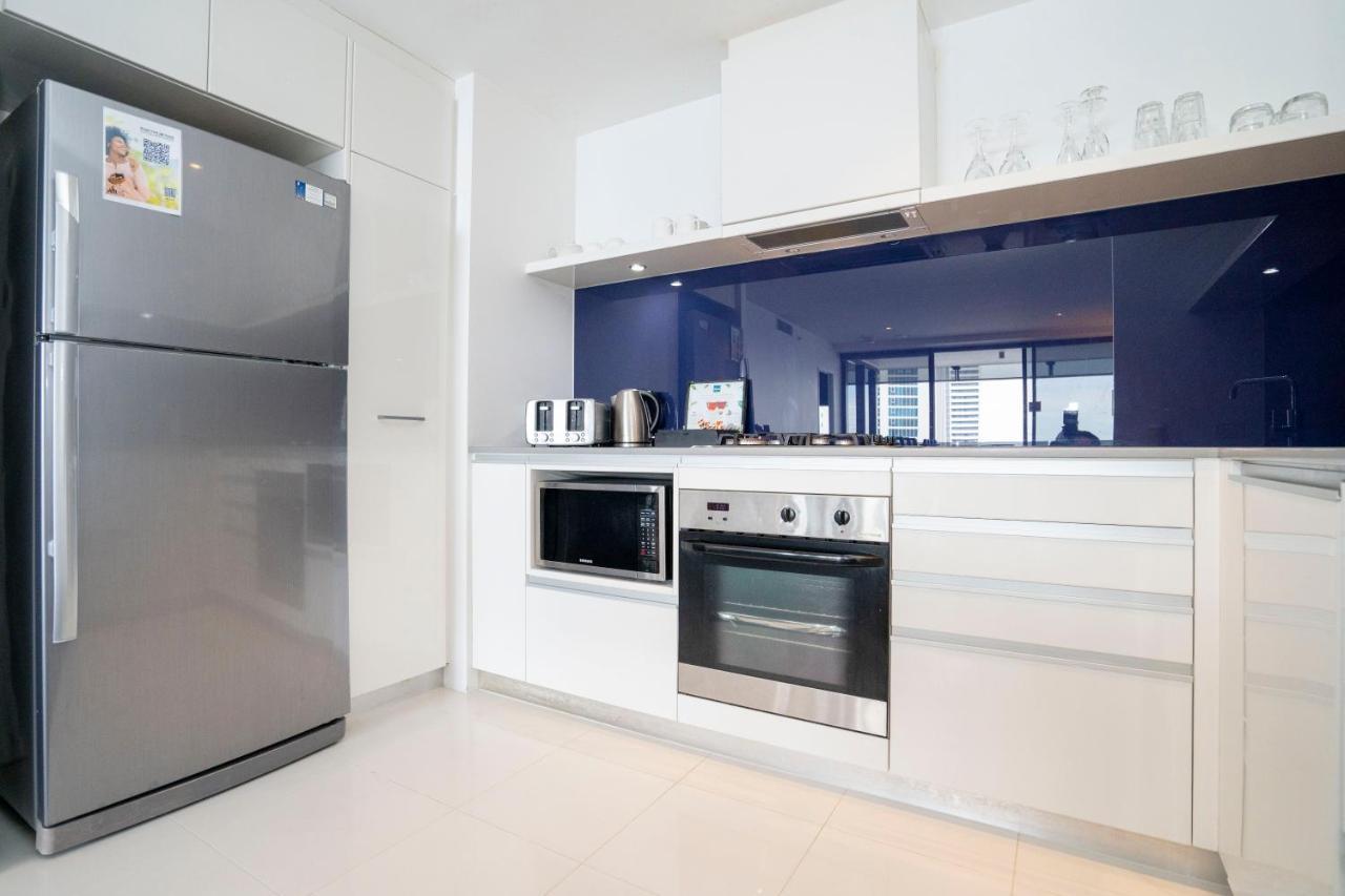 Apartment Circle On Cavill Gold Coast