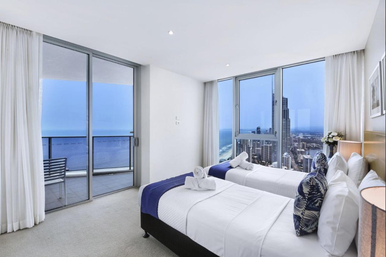 49th Floor With Ocean And Skyline Views Sitting Above The Hilton Apartment