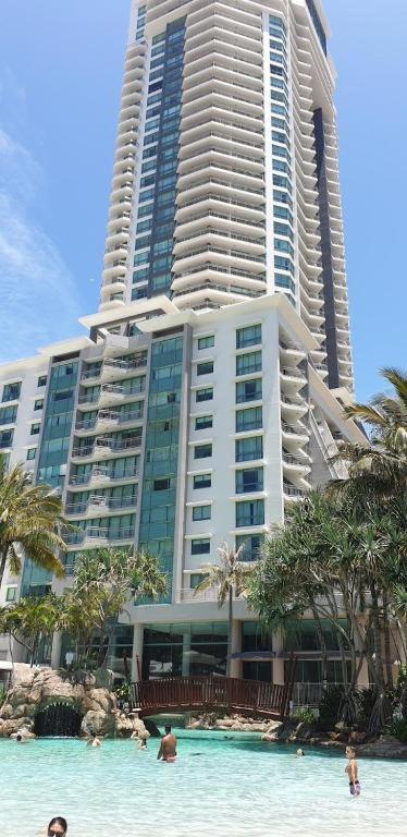 Crown Towers - Private 3 Bedroom Apartment