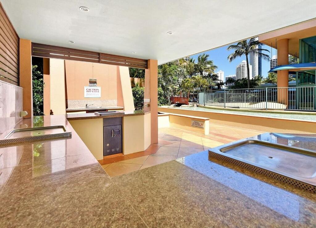 Crown Towers - Private 3 Bedroom Apartment