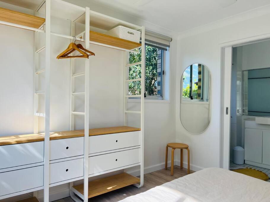 Blush On Broadbeach- Beachside And Pet Friendly, 3rd Floor Walk Up * Gold Coast
