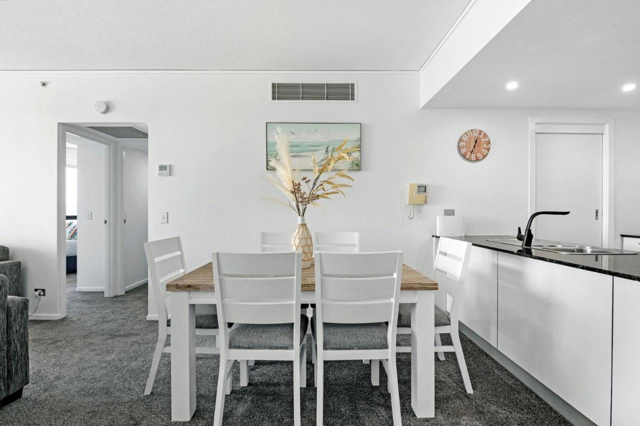 Fresh & Modern 2 Bedroom In Sierra Grand - Coasthm * Gold Coast