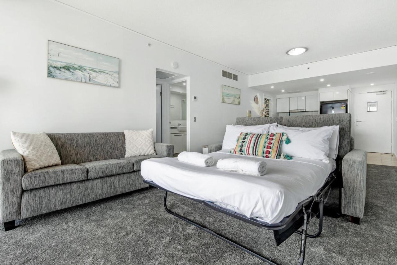 Fresh & Modern 2 Bedroom In Sierra Grand - Coasthm Gold Coast