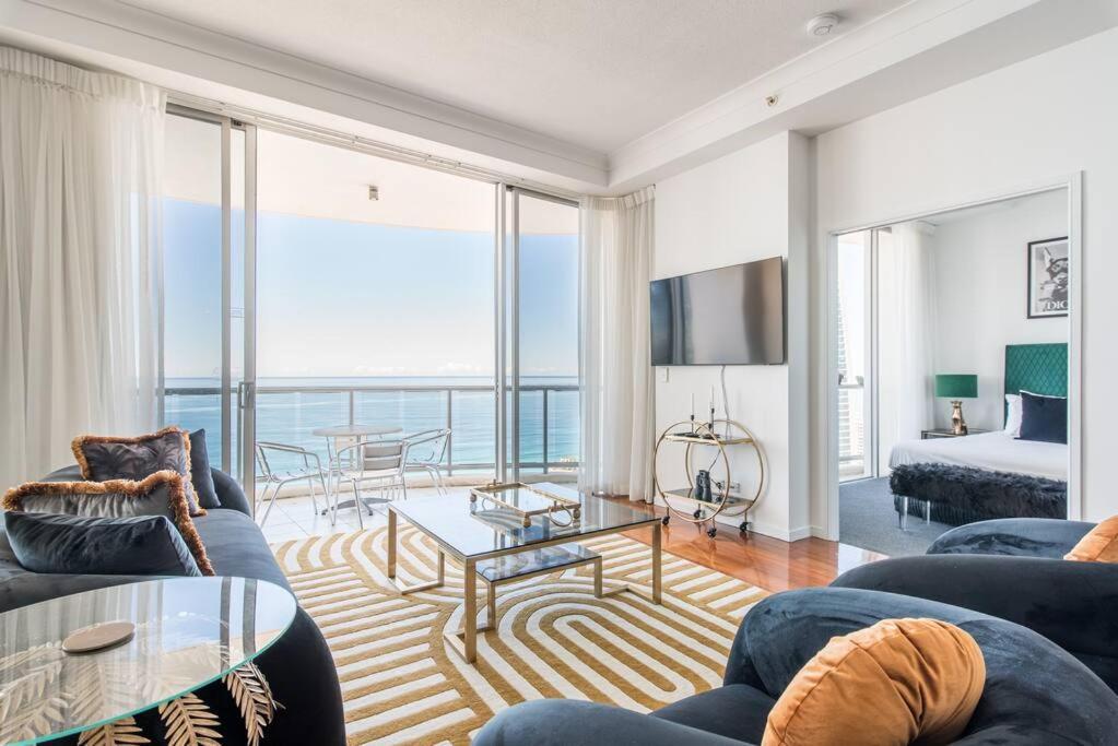 Apartment Breathtaking Views From Stunning 42nd Floor Skyhome & Living