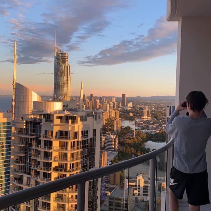 Breathtaking Views From Stunning 42nd Floor Skyhome & Living Gold Coast