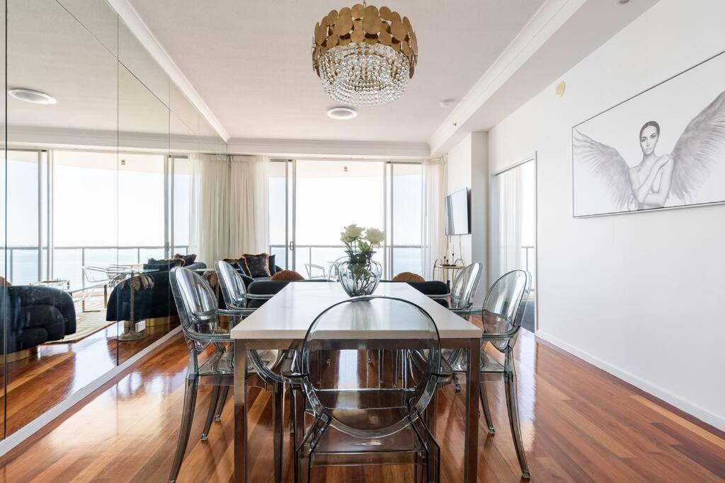 Breathtaking Views From Stunning 42nd Floor Skyhome & Living Apartment Gold Coast