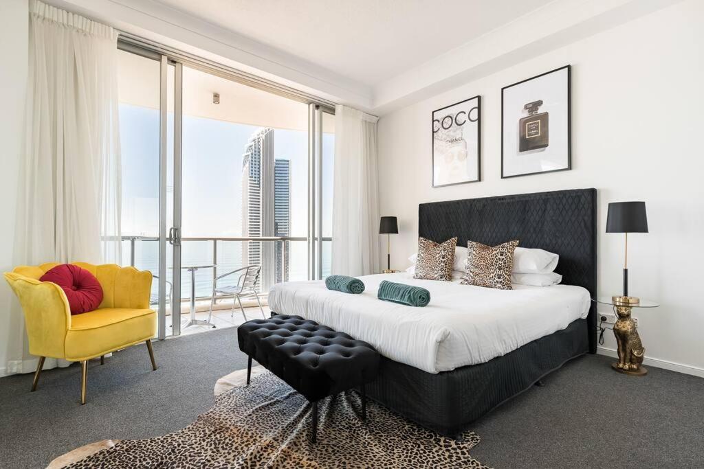 Breathtaking Views From Stunning 42nd Floor Skyhome & Living *