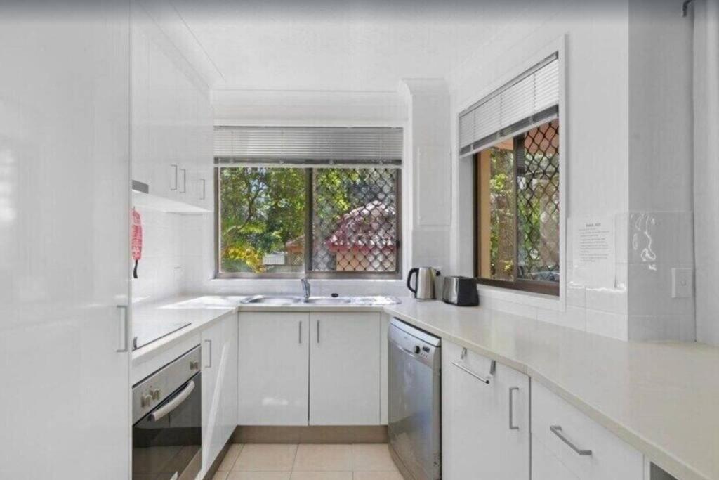 Salerno - Hosted By Burleigh Letting Gold Coast