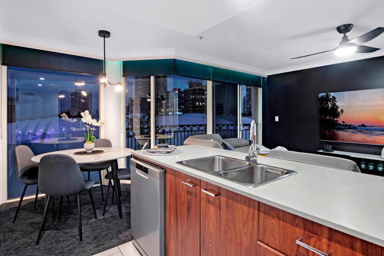 Chevron Renaissance - Floor - Self Contained & Privately Managed Apartment