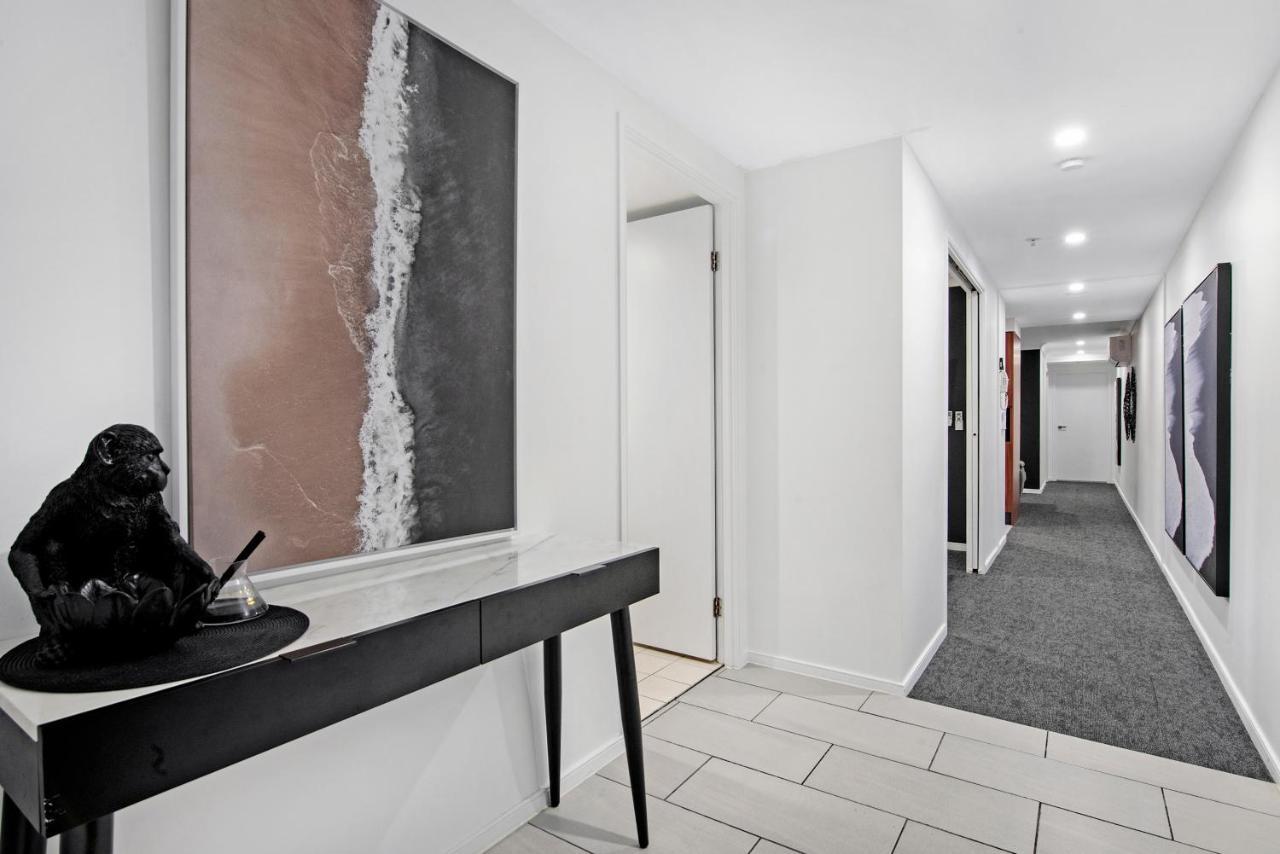 Chevron Renaissance - Floor - Self Contained & Privately Managed Gold Coast