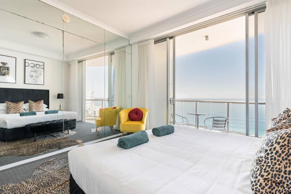 Breathtaking Views From Stunning 42nd Floor Skyhome & Living *