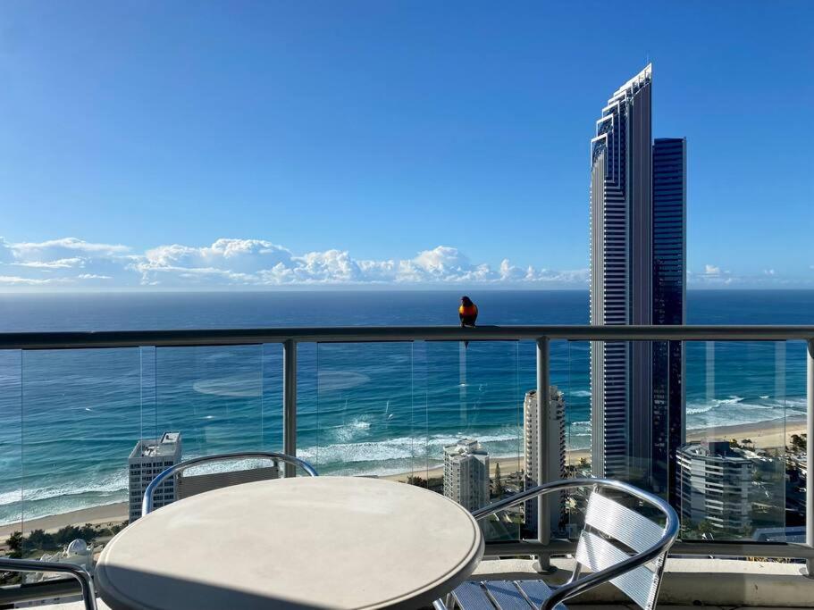 Breathtaking Views From Stunning 42nd Floor Skyhome & Living Apartment Gold Coast