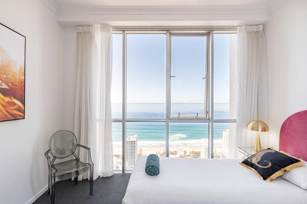 Breathtaking Views From Stunning 42nd Floor Skyhome & Living Apartment Gold Coast