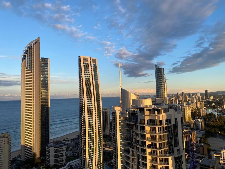 Breathtaking Views From Stunning 42nd Floor Skyhome & Living Apartment *