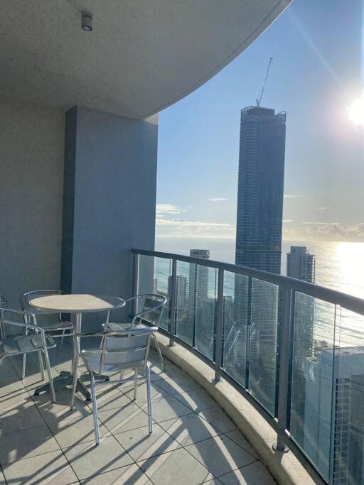Apartment Breathtaking Views From Stunning 42nd Floor Skyhome & Living