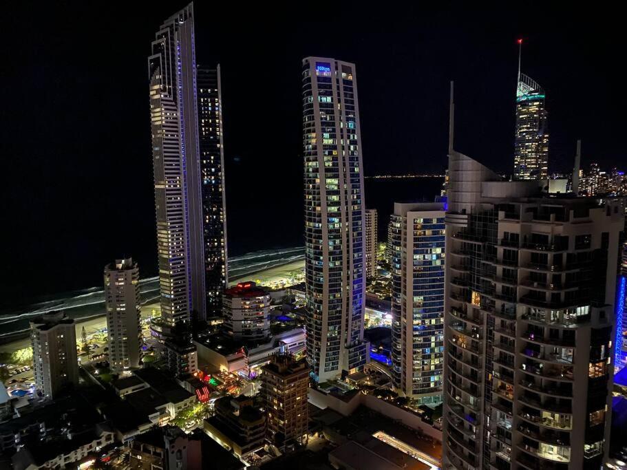 Breathtaking Views From Stunning 42nd Floor Skyhome & Living Apartment Gold Coast