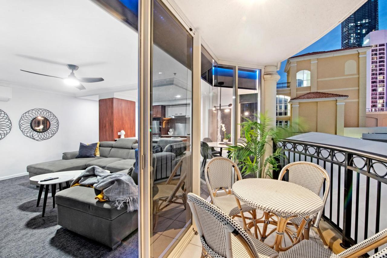 Chevron Renaissance - Floor - Self Contained & Privately Managed Gold Coast