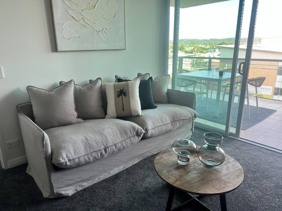 Pavillions - Hosted By Burleigh Letting *